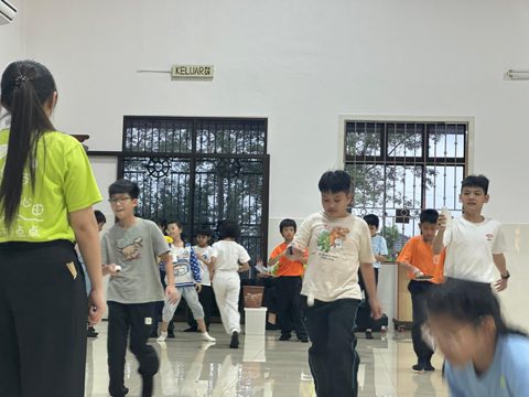 第十届青少年佛学生活营《丢丢的脚印》 照片 358