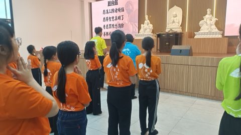 第十届青少年佛学生活营《丢丢的脚印》 精选 2