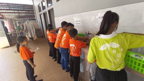 第十届青少年佛学生活营《丢丢的脚印》 照片 935