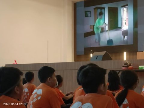第十届青少年佛学生活营《丢丢的脚印》 照片 1096
