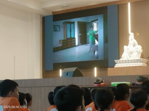第十届青少年佛学生活营《丢丢的脚印》 照片 1097
