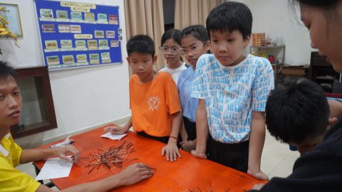 第十届青少年佛学生活营《丢丢的脚印》 照片 1770
