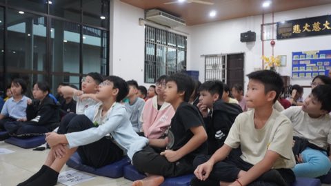 第十届青少年佛学生活营《丢丢的脚印》 照片 2009