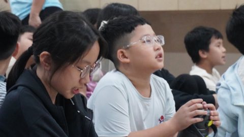 第十届青少年佛学生活营《丢丢的脚印》 照片 2012