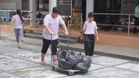 第十届青少年佛学生活营《丢丢的脚印》 照片 2068
