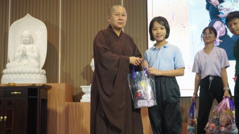 第十届青少年佛学生活营《丢丢的脚印》 照片 2091