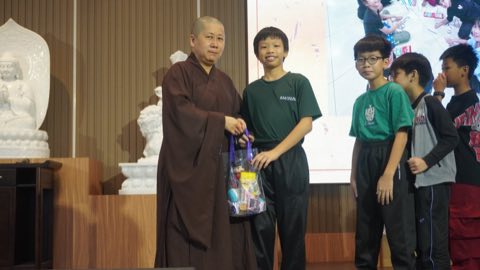 第十届青少年佛学生活营《丢丢的脚印》 照片 2092