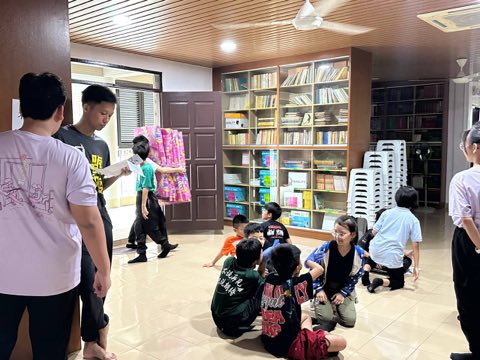 第十届青少年佛学生活营《丢丢的脚印》 照片 2115