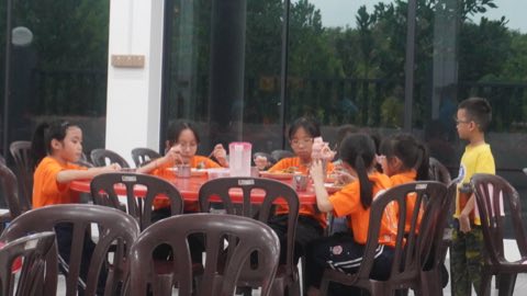 第十届青少年佛学生活营《丢丢的脚印》 照片 2160