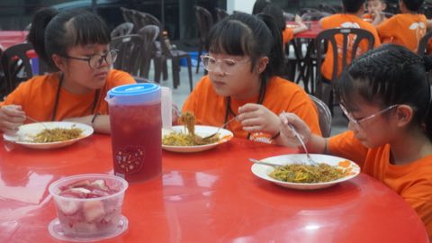 第十届青少年佛学生活营《丢丢的脚印》 照片 2162