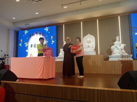 青少年佛学班中秋呈献晚会 照片 2