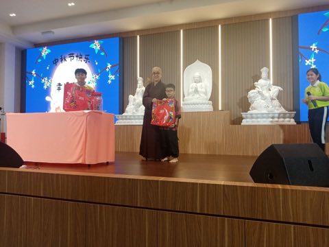 青少年佛学班中秋呈献晚会 照片 4