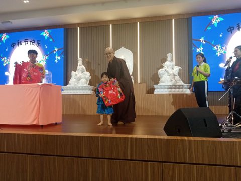 青少年佛学班中秋呈献晚会 照片 5