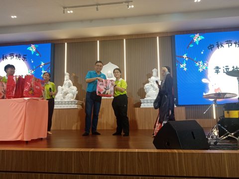 青少年佛学班中秋呈献晚会 照片 11