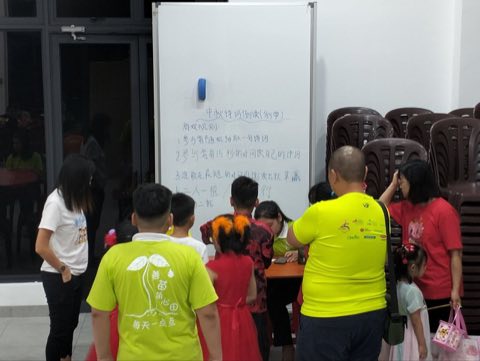 青少年佛学班中秋呈献晚会 照片 89