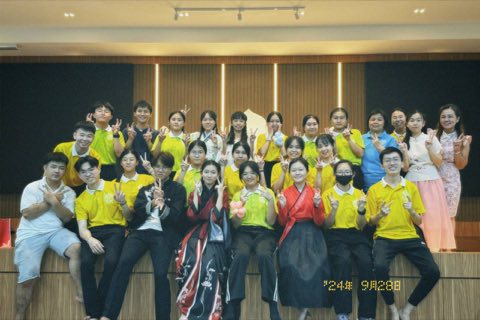 青少年佛学班中秋呈献晚会 照片 91