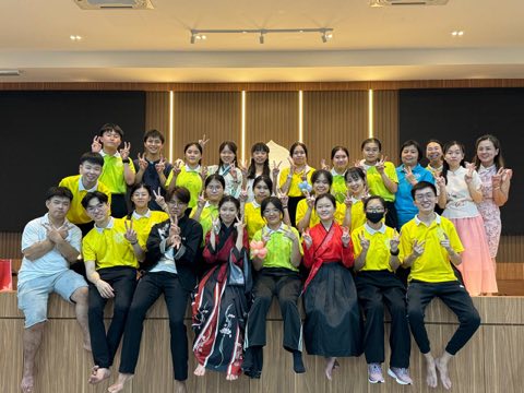 青少年佛学班中秋呈献晚会 照片 97