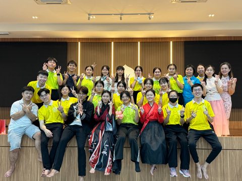 青少年佛学班中秋呈献晚会 照片 98