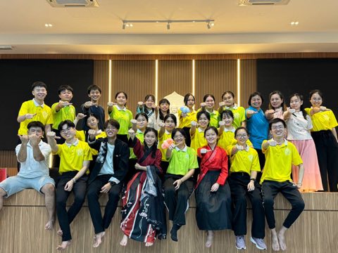 青少年佛学班中秋呈献晚会 照片 104