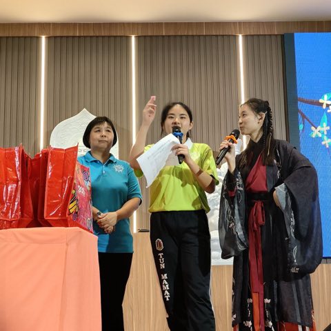 青少年佛学班中秋呈献晚会 照片 157