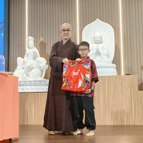 青少年佛学班中秋呈献晚会 照片 169